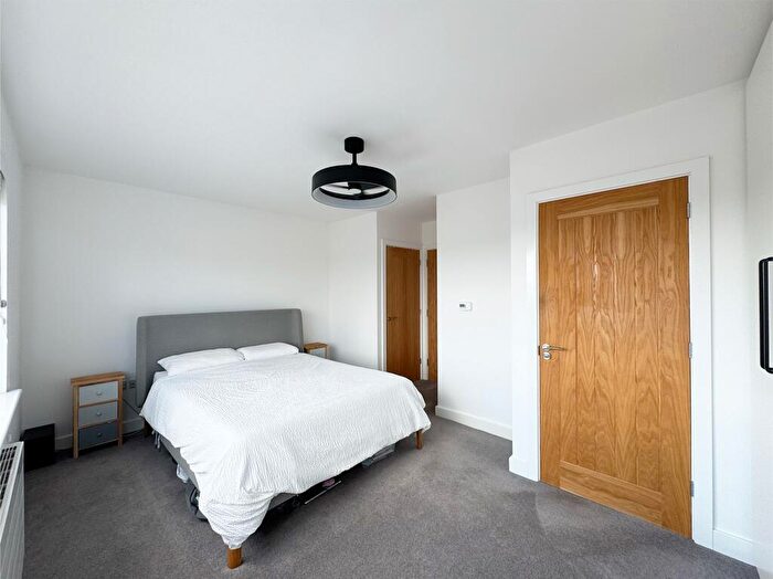4 Bedroom Detached House For Sale In Rosemeade Court, Huddersfield, HD5