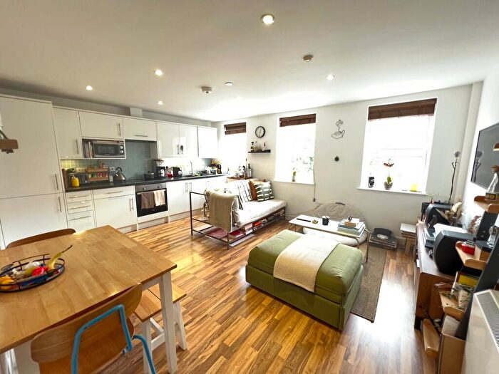 1 Bedroom Apartment To Rent In Kentish Town Road, London, NW5