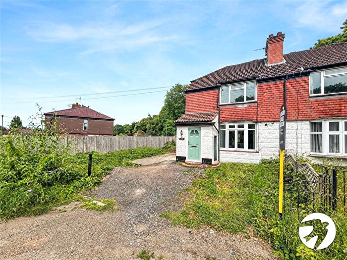 3 Bedroom Semi Detached House For Sale In Camp Way, Maidstone, Kent, ME15