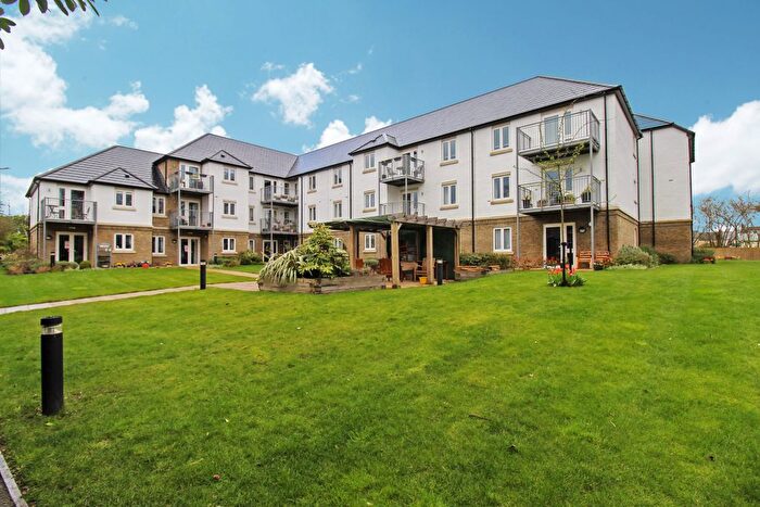 2 Bedroom Flat For Sale In Applegate House, Trowbridge, BA14