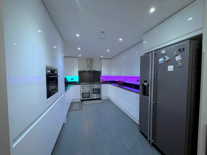 5 Bedroom Detached House To Rent In Peel Place, Clayhall, Ilford IG5