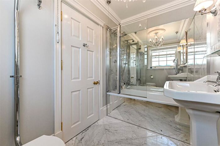 5 Bedroom Detached House For Sale In King Street, Arundel, West Sussex, BN18