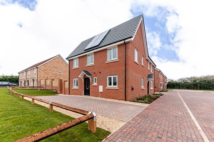 3 Bedroom Semi Detached House For Sale In Queen Elizabeth Close, Louth, LN11