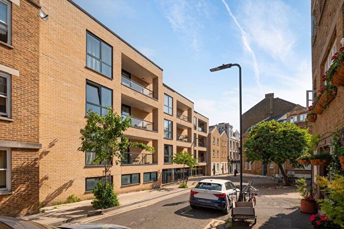3 Bedroom Flat For Sale In Sylvester Road, Hackney Central, E8