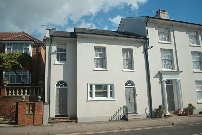 1 Bedroom Flat To Rent In Queen Street, Hitchin, Hertfordshire, SG4