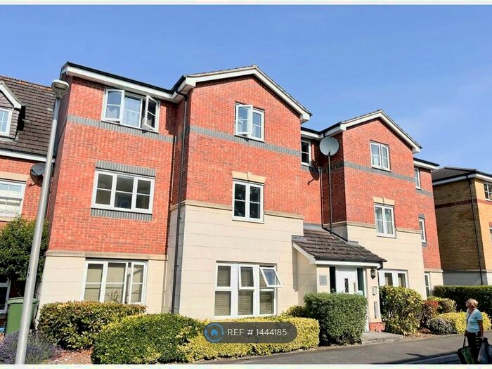 2 Bedroom Flat To Rent In Martingale Chase, Newbury, RG14