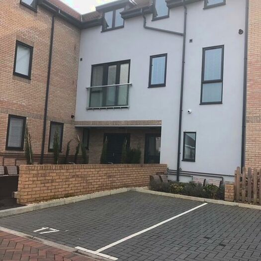 1 Bedroom Ground Flat To Rent In West Lane, Hayling Island, Hampshire, PO11