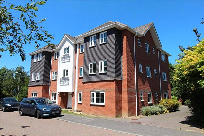 1 Bedroom Flat For Sale In Doctors Acre, Hook, Hampshire, RG27