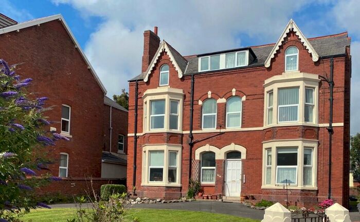 2 Bedroom Flat To Rent In Park Road, Lytham St.Annes, FY8