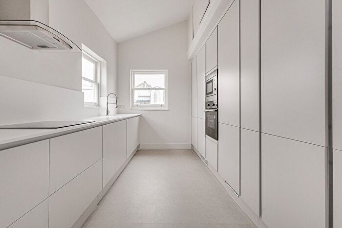2 Bedroom Flat To Rent In Rigault Road, Parsons Green, SW6