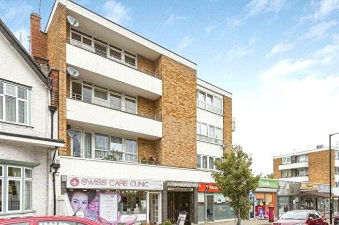 2 Bedroom Flat To Rent In Crescent West, Barnet, Hertfordshire, EN4
