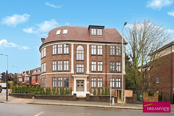 2 Bedroom Flat To Rent In Holmbush Court, Brent Street, Hendon, NW4