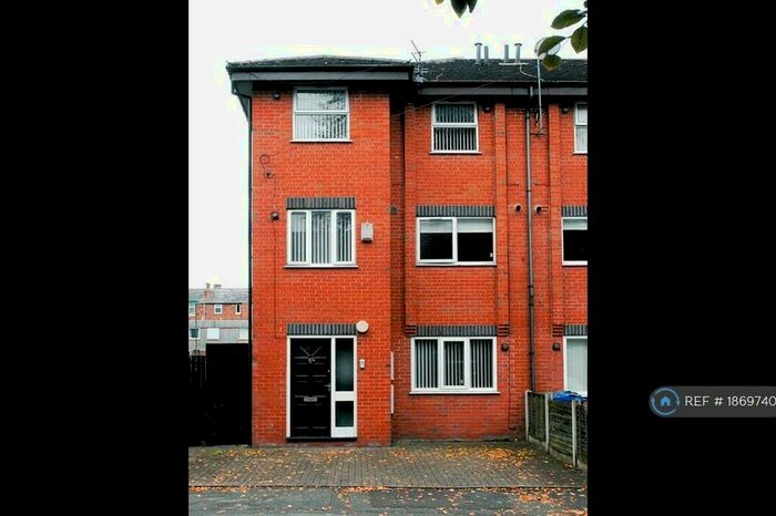 7 Bedroom Terraced House To Rent In Wellington Road, Manchester, M14