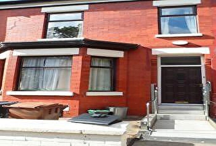 5 Bedroom Town House To Rent In Acomb Street, Manchester, M15