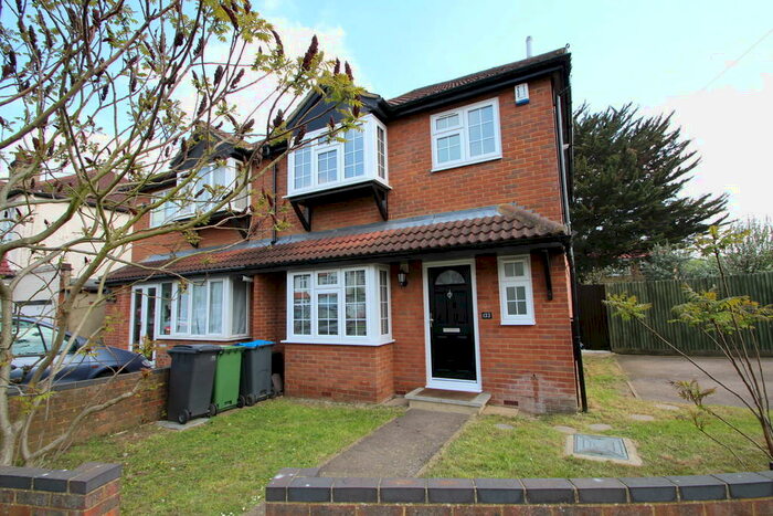 3 Bedroom Semi-Detached House To Rent In Cranborne Avenue, Surbiton, KT6