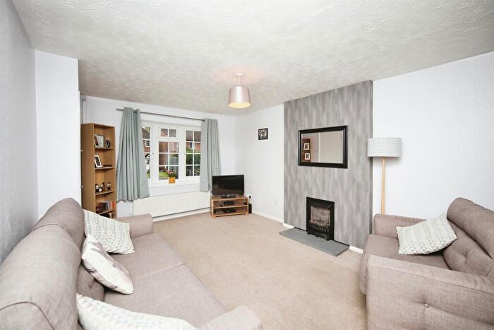 3 Bedroom End Of Terrace House For Sale In Bilbury Close, Redditch, B97