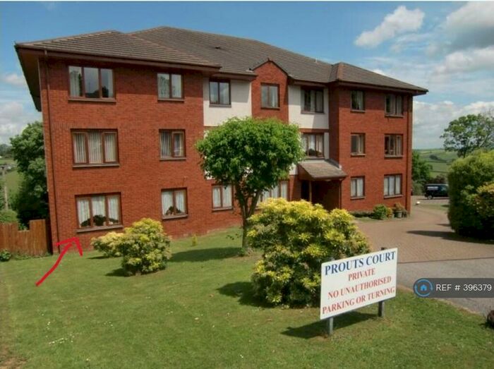 2 Bedroom Flat To Rent In Tavistock Road, Launceston, PL15