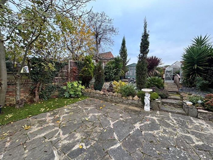 3 Bedroom Semi-Detached House For Sale In Heron Hill, Belvedere, Kent, DA17