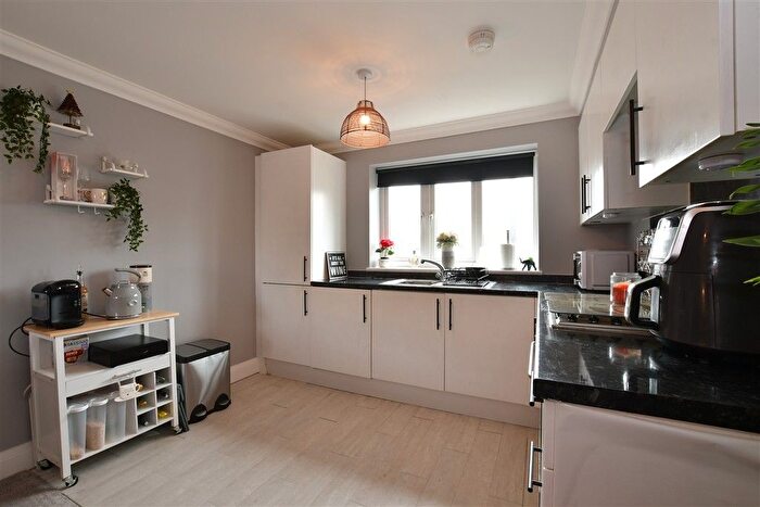 3 Bedroom Flat For Sale In Lower Southend Road, Wickford, Essex, SS11