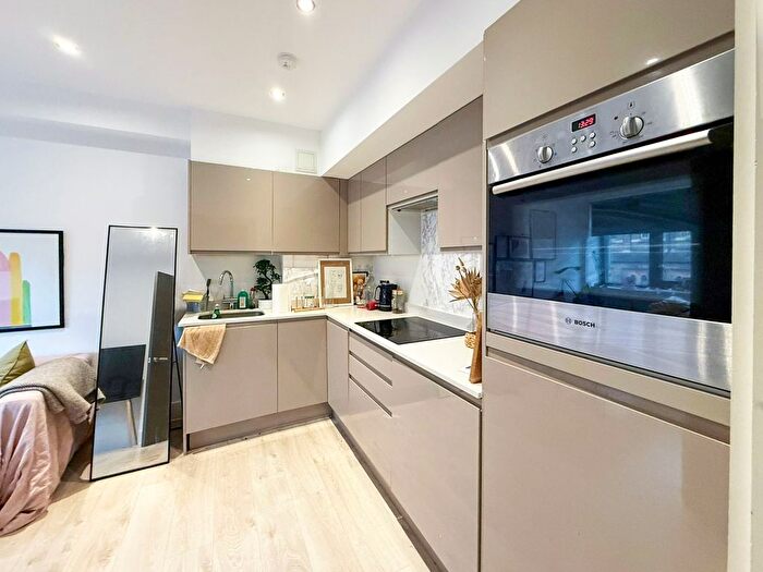 1 Bedroom Flat For Sale In Clarendon Road, Watford, WD17