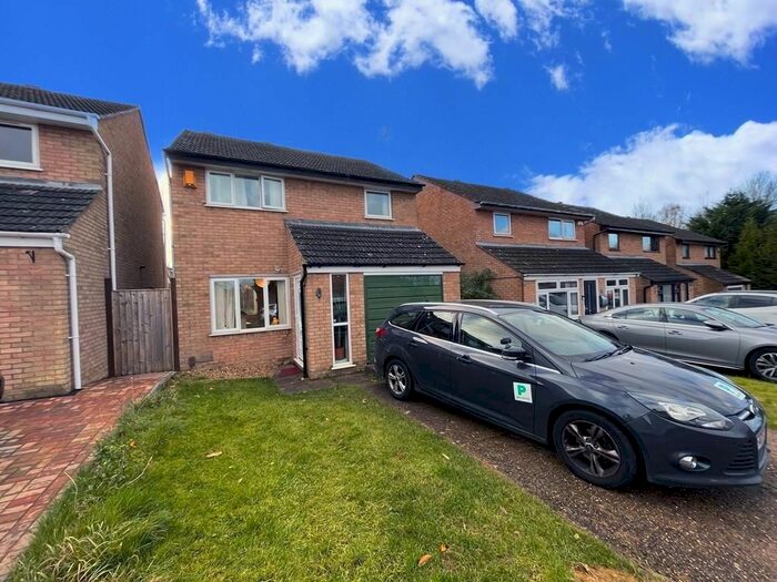 3 Bedroom Detached House To Rent In Holmewood, Furzton, Milton Keynes, MK4