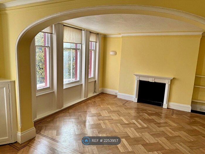 2 Bedroom Flat To Rent In Oxford Amp; Cambridge Mansions, London, NW1