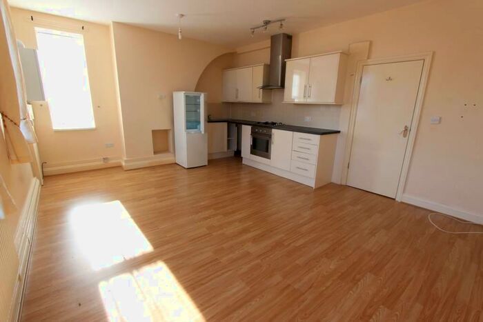 2 Bedroom Apartment To Rent In Heddon Court Parade, Barnet, EN4