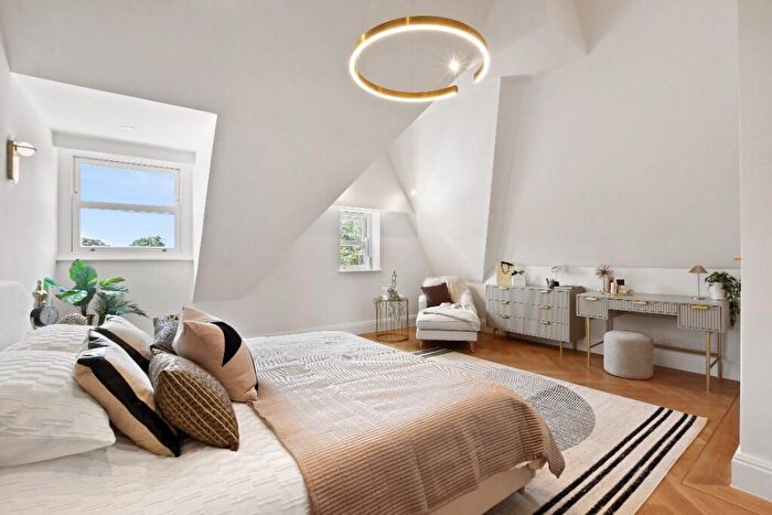 2 Bedroom Duplex To Rent In The Ridgeway, London, EN2