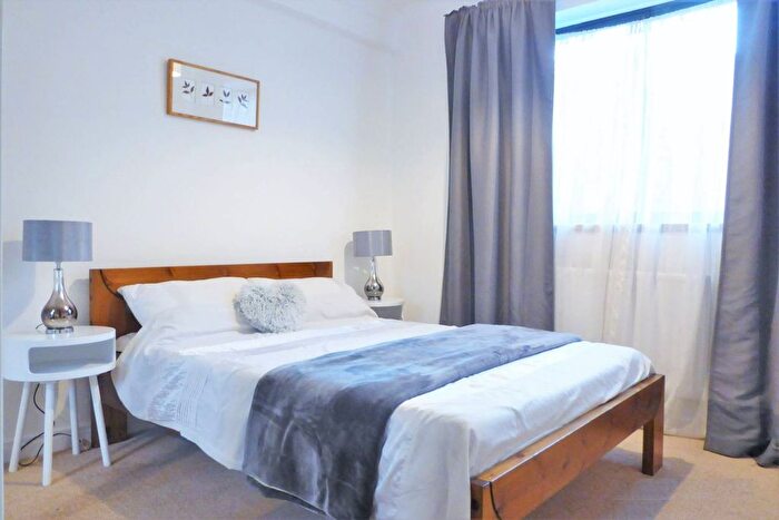 1 Bedroom Flat To Rent In Windsor Way, Brook Green, London, W14