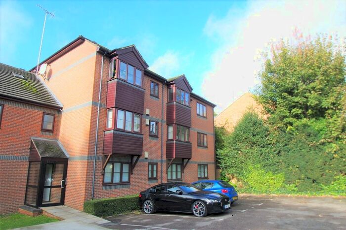 1 Bedroom Flat To Rent In Dellfield Court, Hempstead Road, Watford, WD17