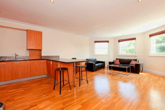 2 Bedroom Flat To Rent In Streatham High Road, Streatham Common, London, SW16