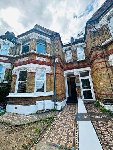 3 Bedroom Flat To Rent In Ground Floor, London, SE18