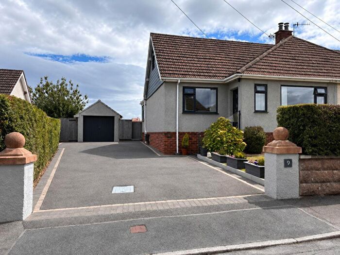 4 Bedroom Bungalow For Sale In Pant Teg, Deganwy, LL31