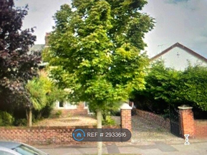 4 Bedroom Semi-Detached House To Rent In Newton Drive, Blackpool, FY3