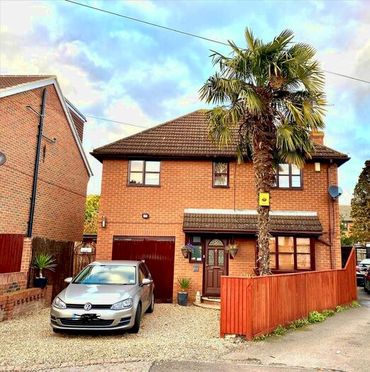 4 Bedroom Detached House To Rent In Broad Oak, Slough, SL2