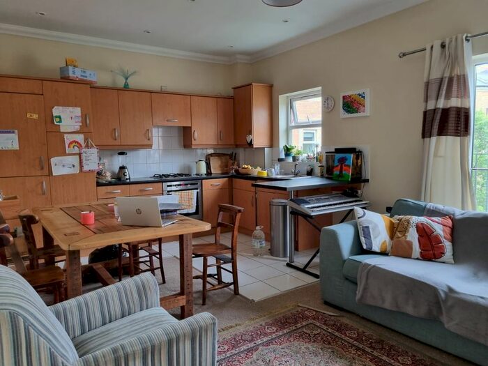 2 Bedroom Flat To Rent In White Lodge Close, Isleworth, TW7