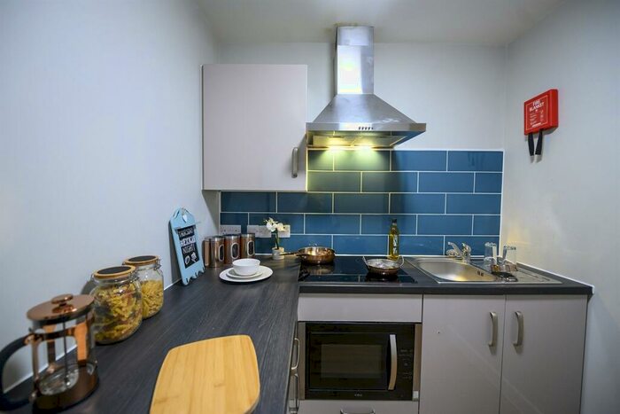 2 Bedroom Apartment To Rent In Bedroom Apartment In Queen Street, Sheffield, S1