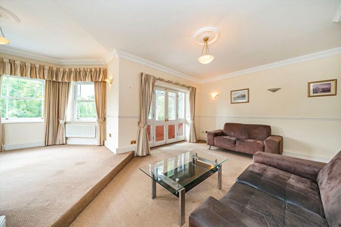2 Bedroom Flat To Rent In Trinity Church Road, Barnes, SW13