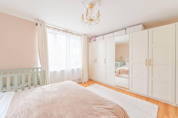 5 Bedroom Terraced House To Rent In Blackthorn Street, Bow, London, E3