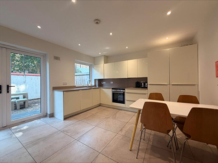 5 Bedroom Town House To Rent In Barnfield Place, Tower Hamlets, London, E14