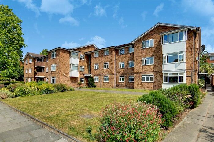 2 Bedroom Flat To Rent In Adelaide Road, Surbiton, KT6
