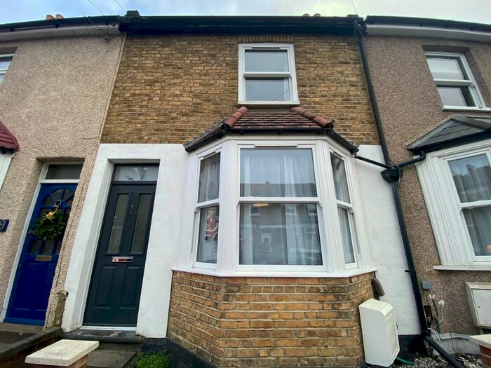 2 Bedroom Property To Rent In Glenhurst Road, Brentford, TW8