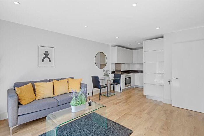 2 Bedroom Apartment For Sale In Warehouse Court, Woolwich, SE18