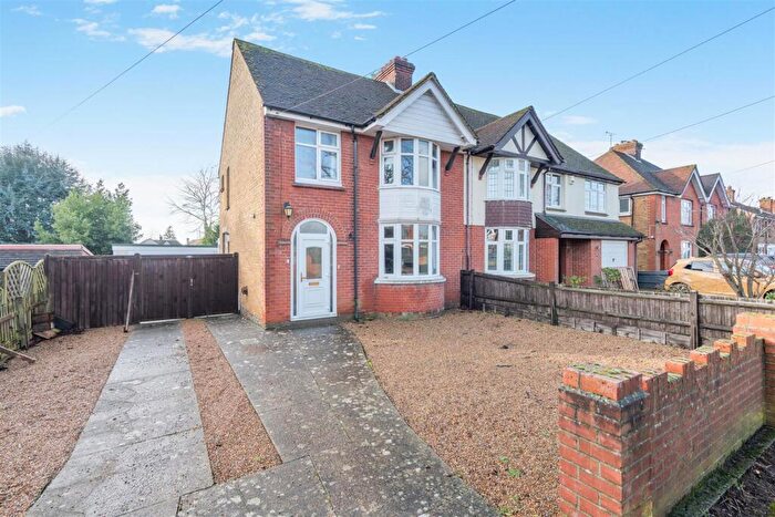 3 Bedroom Semi Detached House For Sale In Marion Crescent, Maidstone, ME15