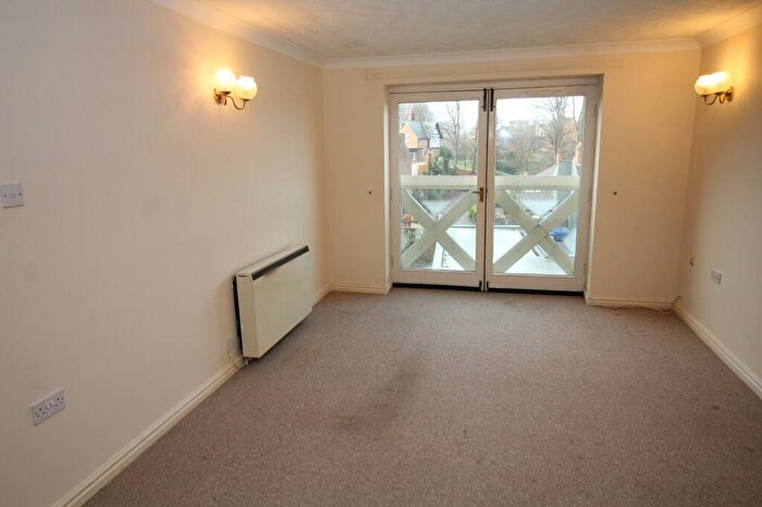 2 Bedroom Apartment To Rent In Queens Park View, Chester, Cheshire, CH4