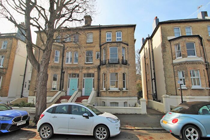 2 Bedroom Flat For Sale In Wilbury Road, Hove, BN3
