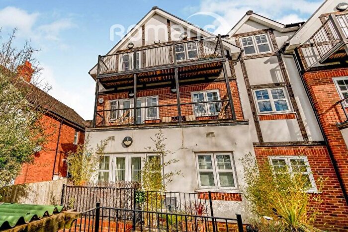 2 Bedroom Apartment For Sale In West Wycombe Road, High Wycombe, Buckinghamshire, HP12