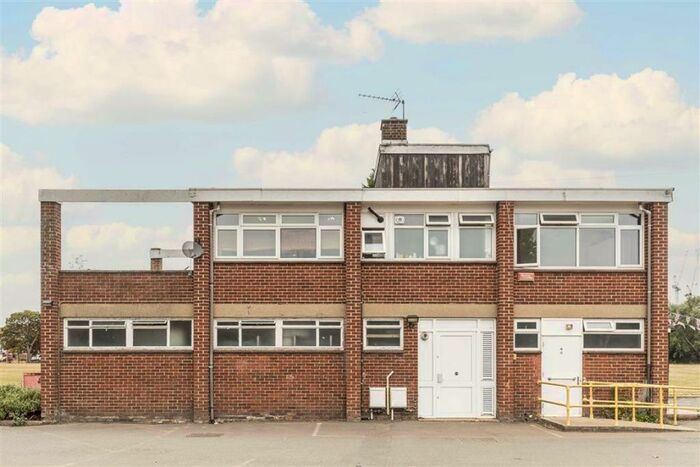 3 Bedroom Maisonette To Rent In Kidbrooke Park Road, Kidbrooke, SE3