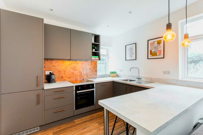 2 Bedroom Flat To Rent In Cathays Court, Cathays, CF24