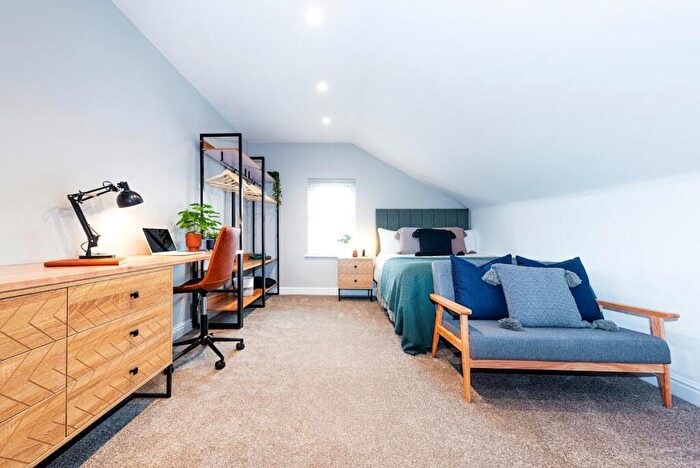 2 Bedroom Flat To Rent In Mildmay Street - Student Apartment - /, LN1